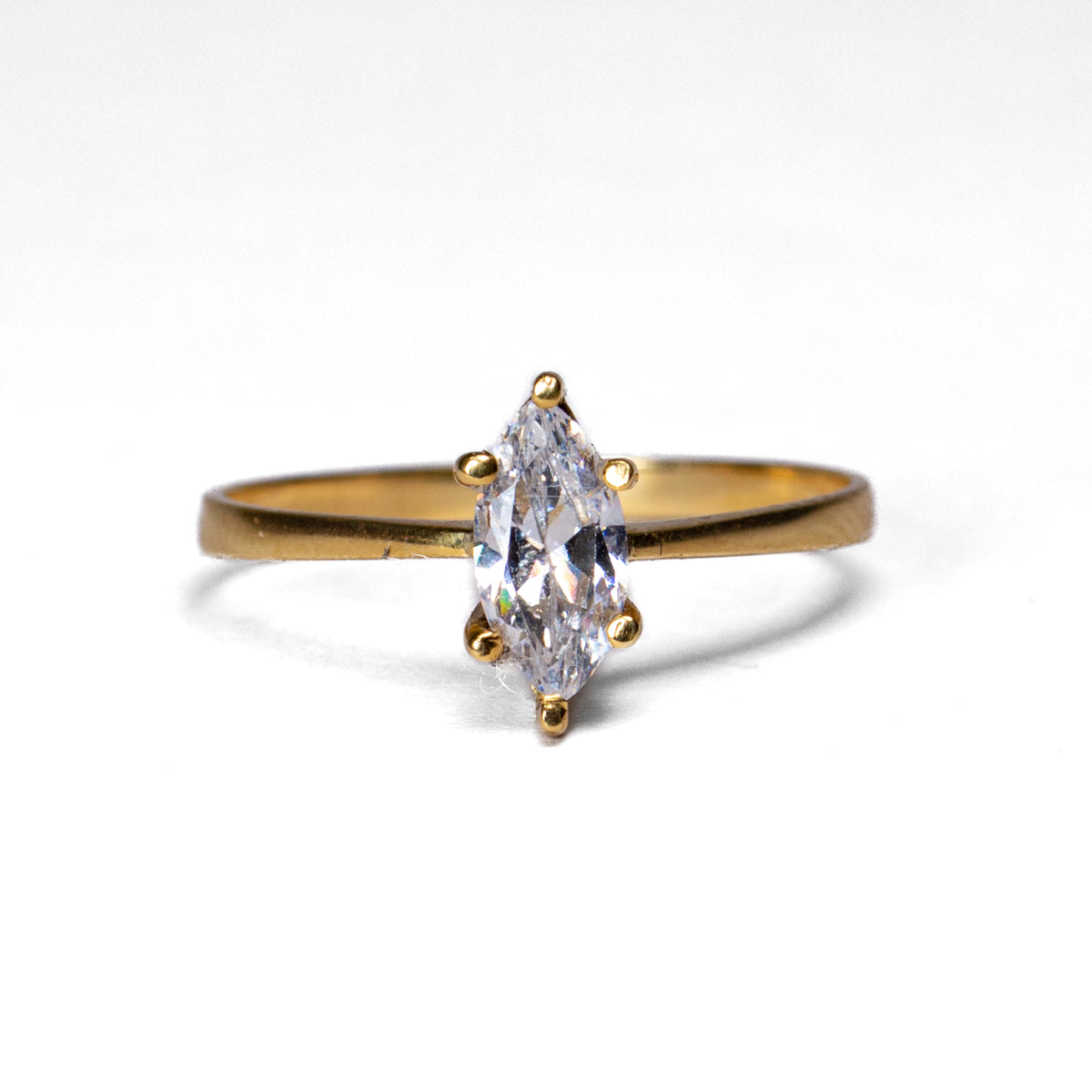 Anillo Solitario Marquesa en Oro Amarillo - J24K