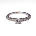 Anillo Solitario Pave en Oro Blanco - Modelo 1 - J24K
