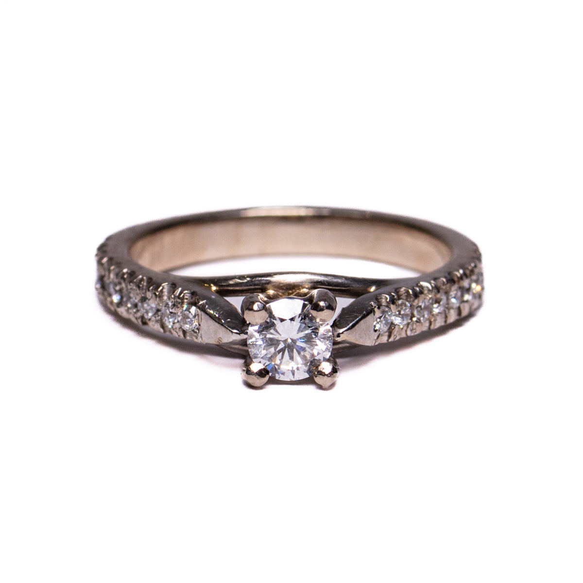 Anillo Solitario Pave en Oro Blanco - Modelo 5 - J24K