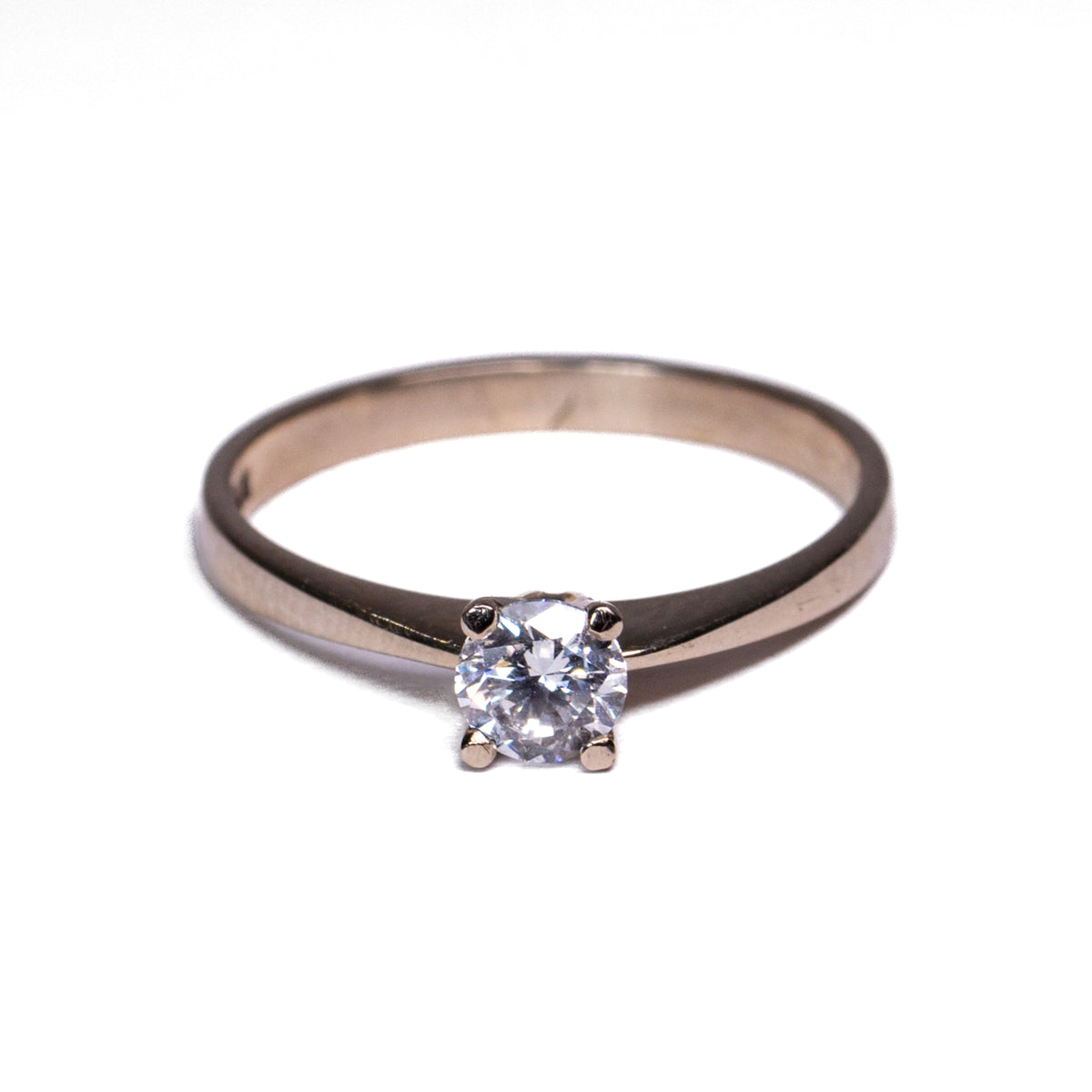 Anillo Solitario en Oro Blanco - Modelo 1 - J24K