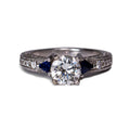 Anillo Zafiros Laterales en Oro Blanco - J24K