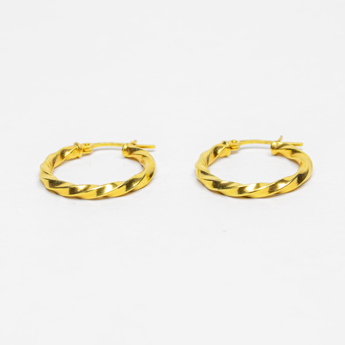 Aretes Torcida en Oro Amarillo - J24K