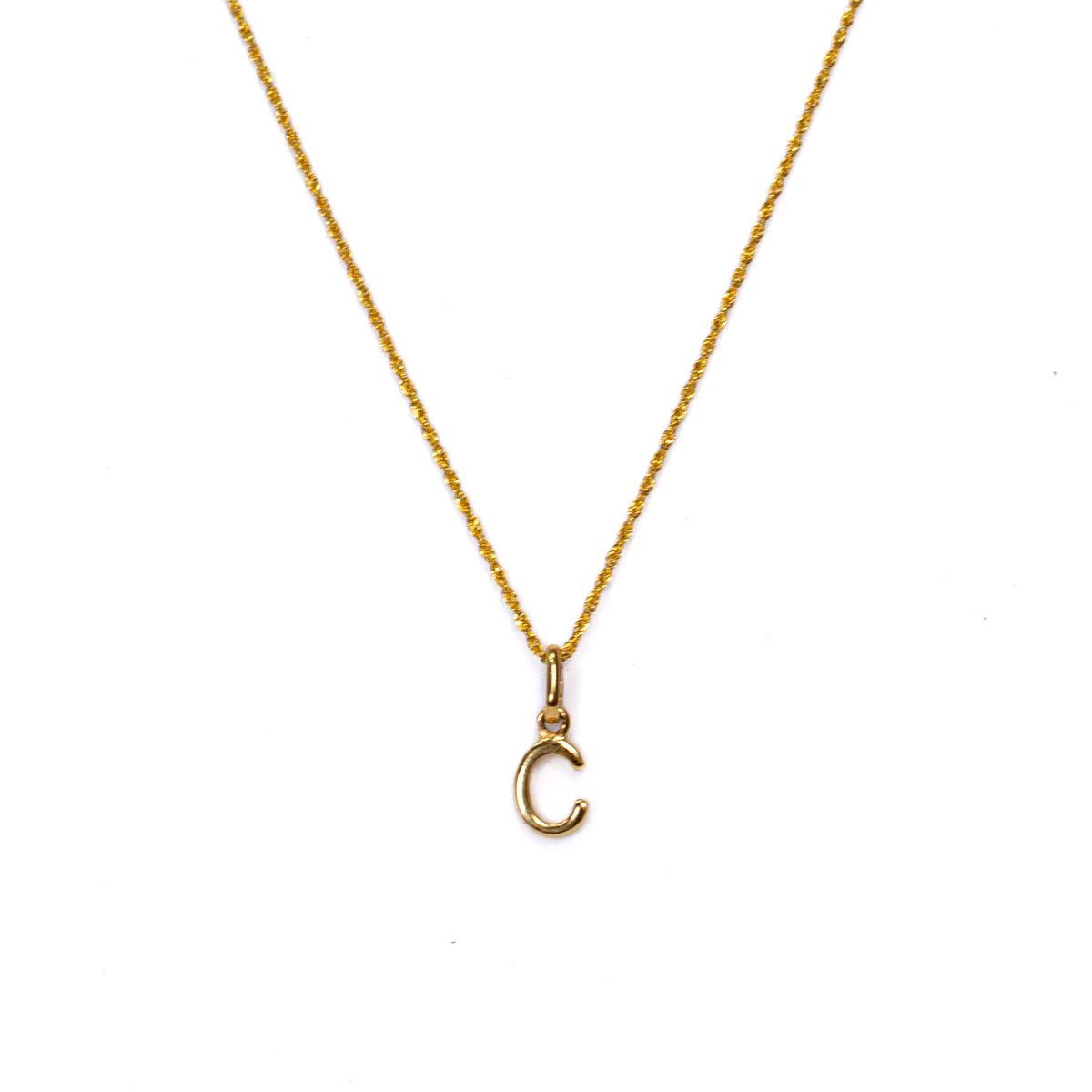 Collar Letra C en Oro Amarillo - J24K