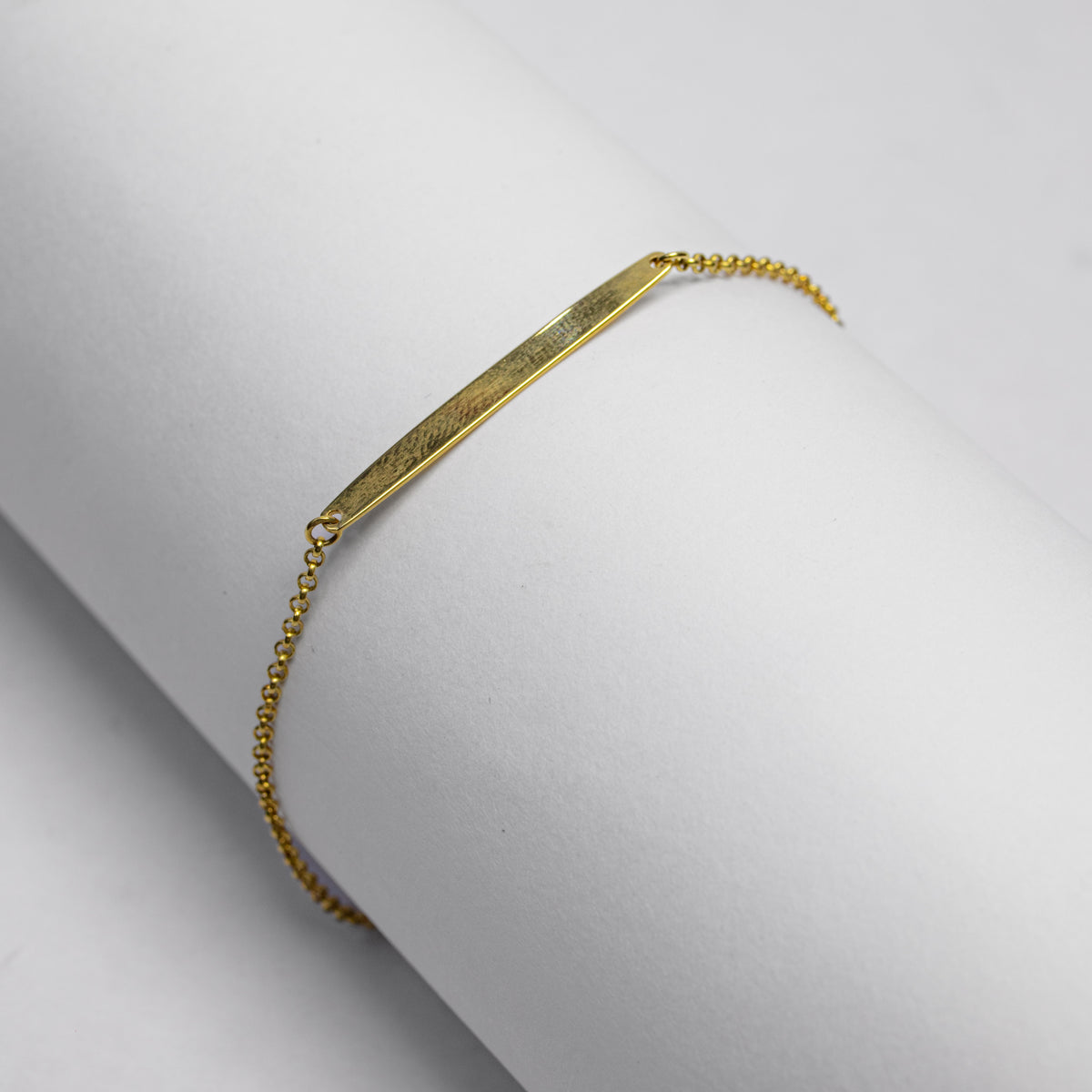 Pulsera Placa Recta en Oro Amarillo - J24K